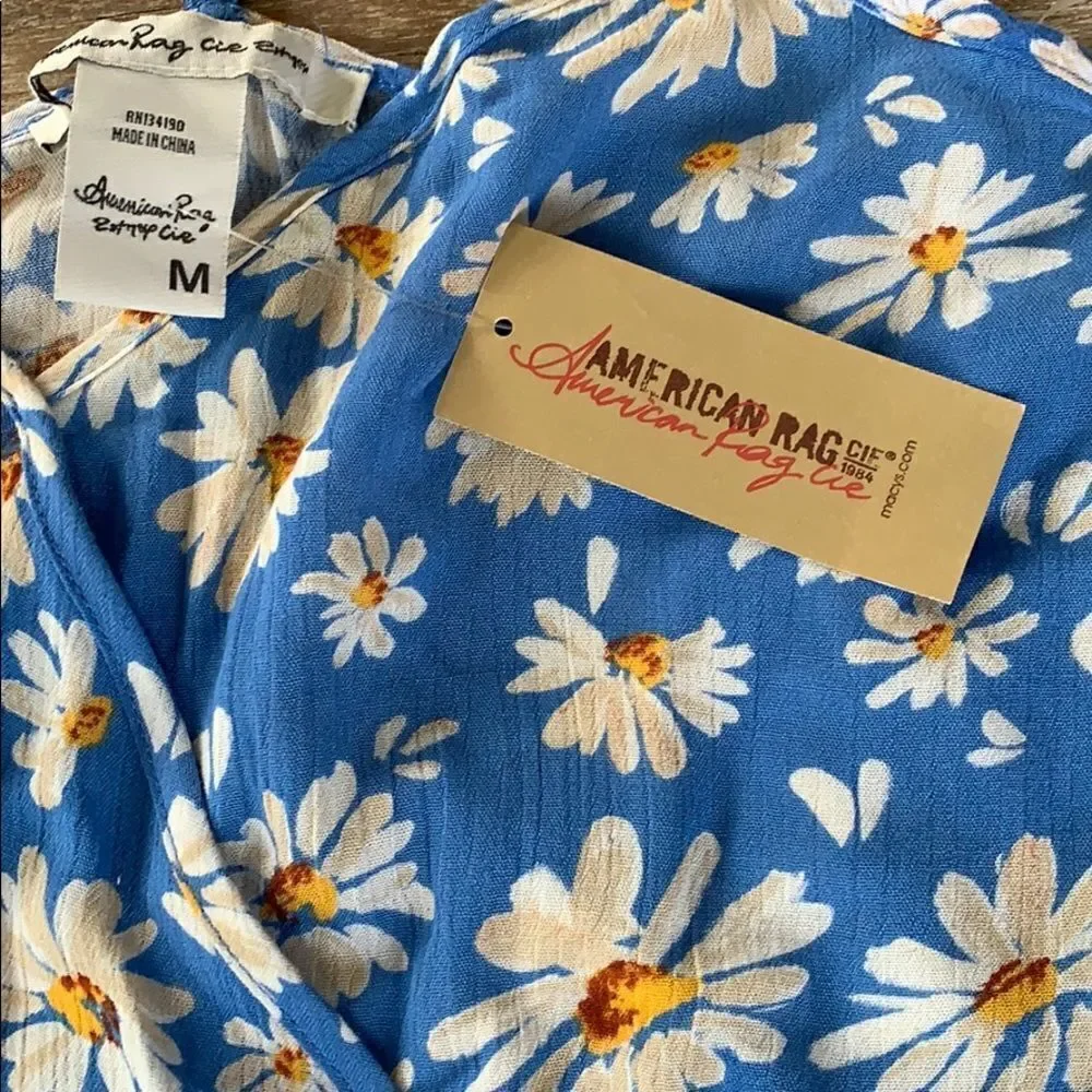 American Rag Daisy Floral sleeveless tank top